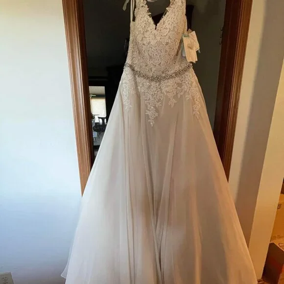Morilee ~ Madeline Gardner Wedding Dress, Size 14, Ivory with Coco underlay